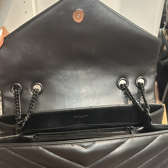 AUTHENTIC MEDIUM YSL LOULOU BAG
SO BLACK - Picture 12 of 12